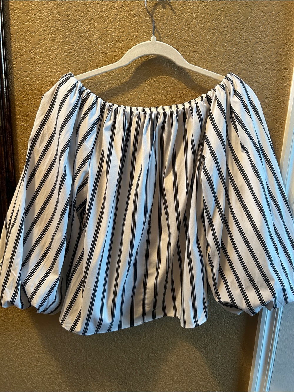 White House Black Market Off the Shoulder Drama Sleeve Blouse. Size XS. NWOT